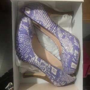 Lavender snake skin pumps